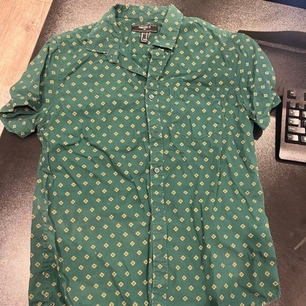 Forever 21 Mens Medium Green Casual Button Down Shirt Short Sleeves Collared